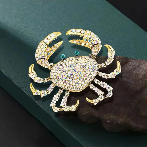 Anthropologie Jewelry - Diamond Crystal Crab Brooch 🦀